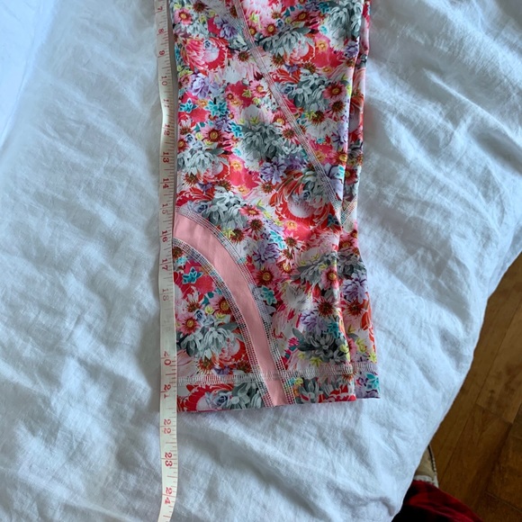 Lululemon Run: Inspire Crop II Luxtreme
Flowabunga - Picture 7 of 7